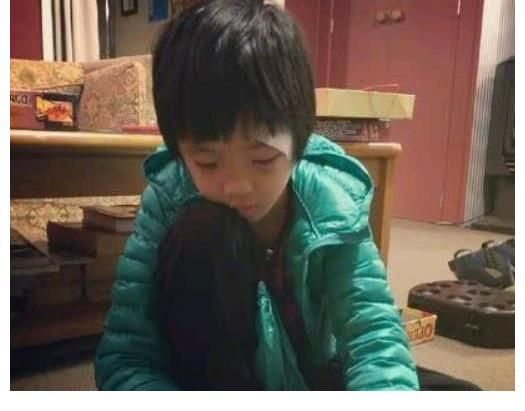 永久性|錄《爸爸去哪兒》造成眼角永久性傷害，13歲費(fèi)曼露無(wú)劉海正臉