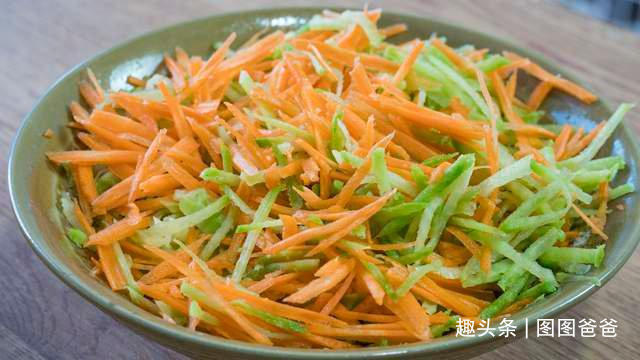 早餐别吃包子馒头了，1块钱饺子皮，5种巧用，美味解馋，孩子最爱