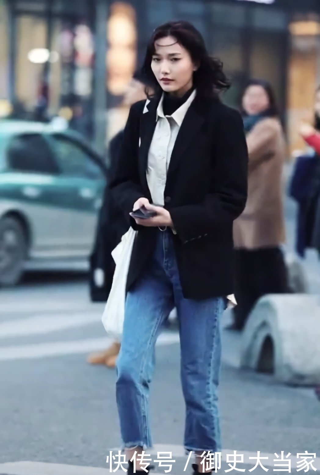 穿西装别搭西装裤了,配“气球裤”比什么都强,显高又显瘦!