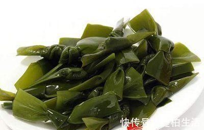 更年期|女人过了45岁要管住嘴，6种食物要少吃，能安度更年期，显年轻