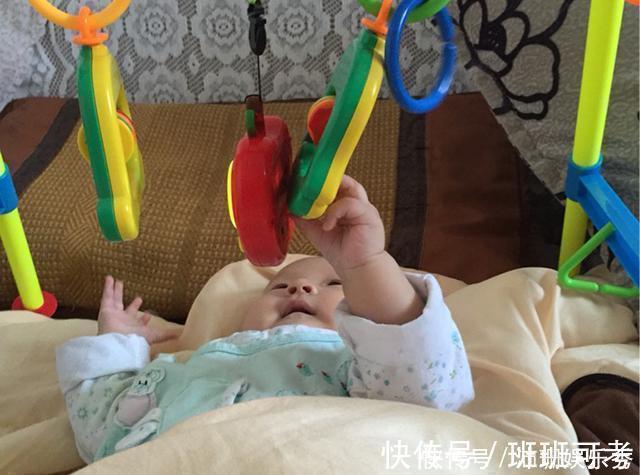 小手|宝宝是否聪明,从手上就能看出,若有这4个特征,就偷着乐吧