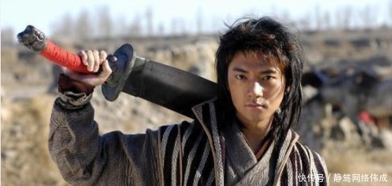 枷锁|明朝一囚徒倚仗自己有个好祖宗，在公堂上用枷锁打死湖广巡抚