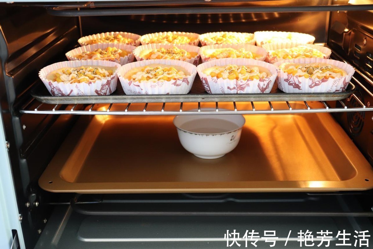 面包|轻松上手的玉米肉松小面包，配料丰富，美味健康