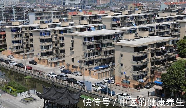 房子|卖掉市中心的“老破小”，换成郊区的“高大新”，真的值得吗！