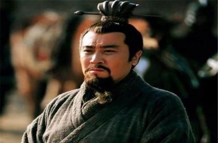 经南华老仙天书指点,张角兄弟会使法术,刘备巧用啥招破其阵法?