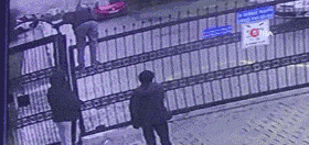 |搞笑GIF:当时我就懵了 裤子事小脸面事大