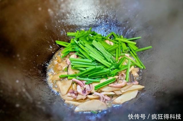  最近，我家迷上这道菜，8元炒一大盘全家人吃开心，味真鲜