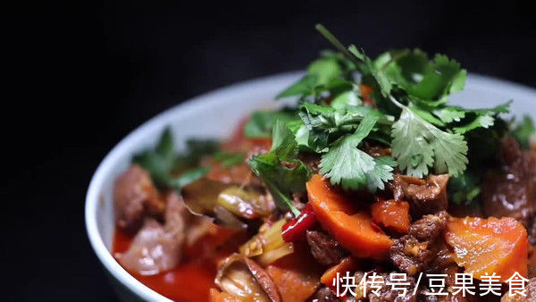 外卖|家常美味胡萝卜烧牛肉，简单易做，厨房小白也能轻易学会