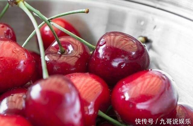 孕妇怀孕后，应愿意吃四种水果，帮助排出毒素，促进孩子的发育