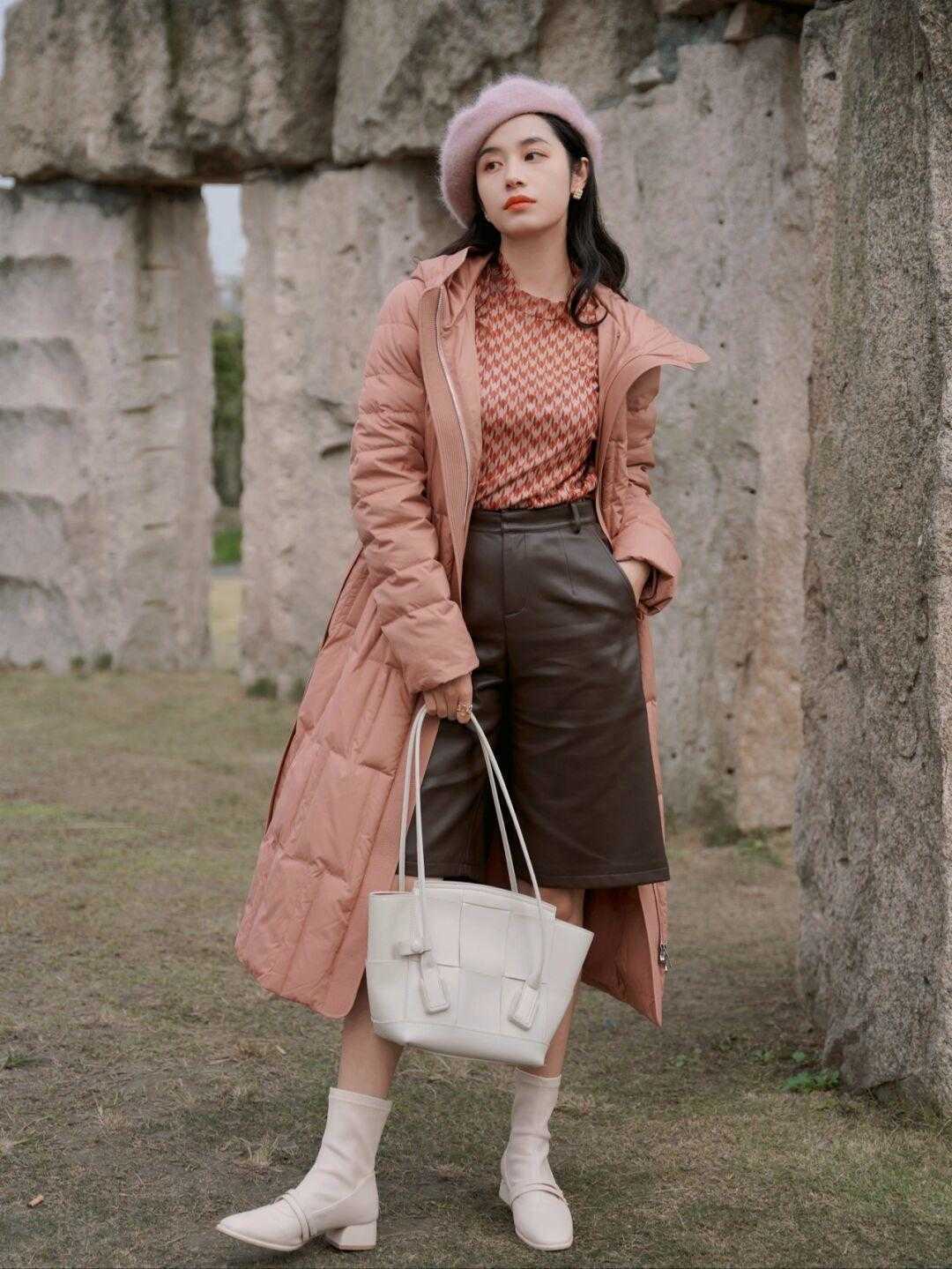 米黄色|长款羽绒服搭什么最好看?码住这三件,每天上街美的都不重样