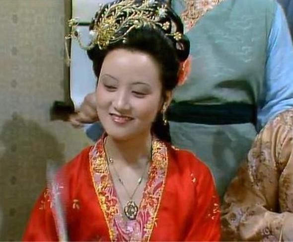  凤姐|红楼梦：难怪刘姥姥只念凤姐的恩，不念王夫人的恩，看凤姐说了啥