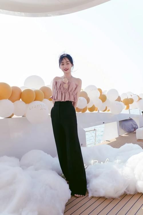 分享5套小个子春装灵感！衬衫、裙子全都有