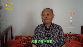 百岁老人用食盐刷牙，满口牙齿都是原装，啃起鸡脚毫不费力