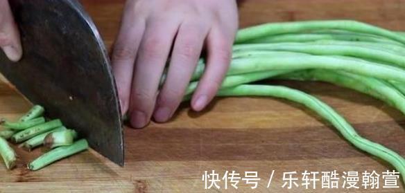 家人|豆角新吃法,不蒸不炒,加4个鸡蛋简单一拌,出锅就被家人抢光!