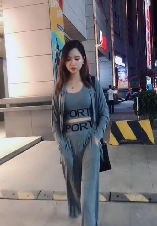 运动风格|户外穿搭运动风的小姐姐,贴身紧凑,丰满女人味十足