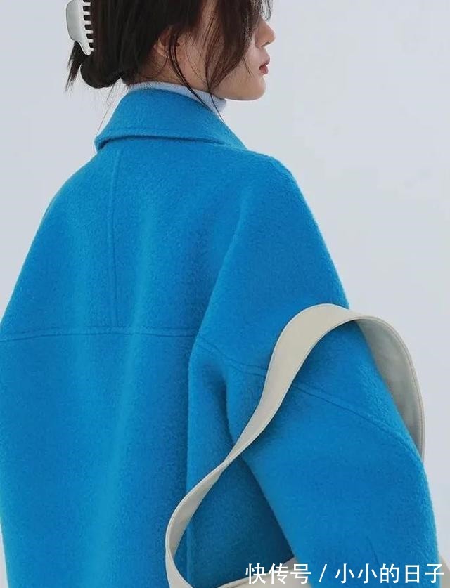 大衣 毛衣+半裙,大衣+针织衫,这才是秋冬的正确打开方式!