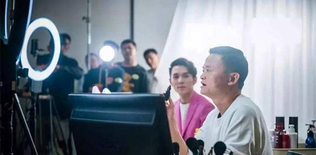 行业|又一行业迎来爆发！连明星、企业家都抢着入行，平均月薪达9423元