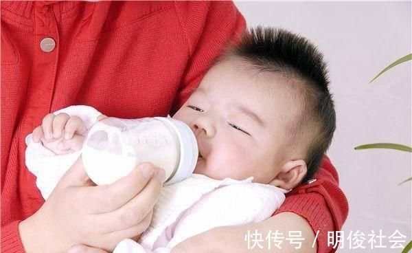 孩子|如果孩子突然不停的要吃奶、睡觉老醒、手脚乱动家长要注意了