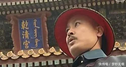 每次|每次退朝皇帝都不愿先走,直到皇帝站起来,大臣才发现皇帝的秘密!