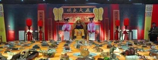 宫女和太监|古代皇帝吃饭只吃一两口,那剩下的饭菜到哪儿了!