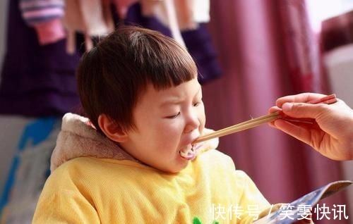 脾胃|积食多是“拖”出来的,孩子身体出现3种异常,或是脾胃受损信号