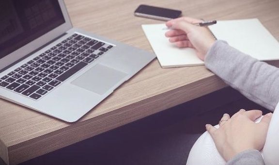 怀孕期间，这些水果孕妈要舍得买，不仅助你排毒，还有助胎宝发育