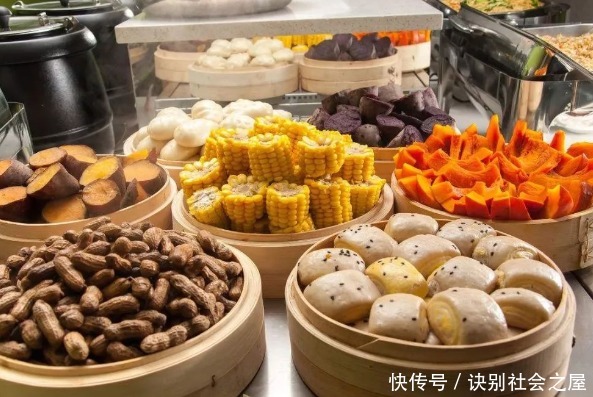 医生|人一老就活该生病?医生:每天补充这4类营养素,你活的能比我久