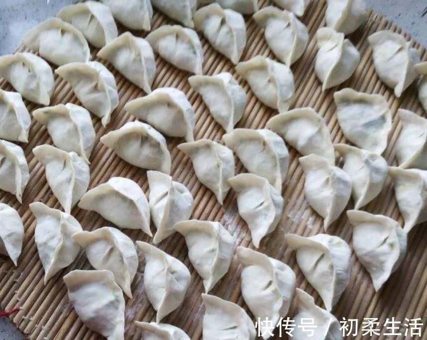 白菜韭菜靠边站，我家就馋这个饺子馅，鲜香味美，每次2盘不够吃