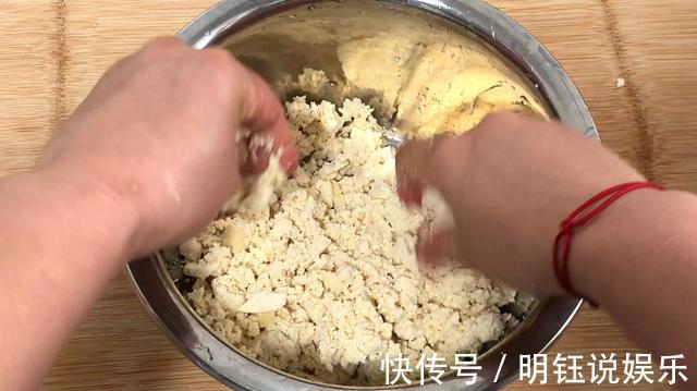 胡萝卜豆腐|豆腐最新做法,不炖不凉拌、不加一滴水,比肉香,连吃3天也不腻