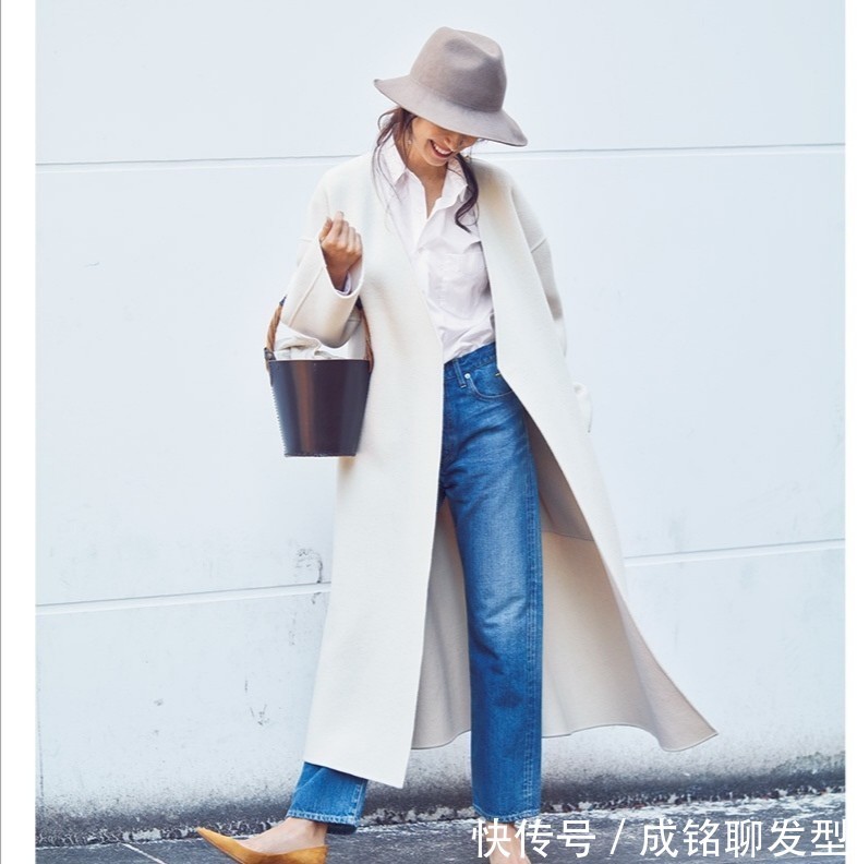 女性 女人过了四十岁,大衣别总穿黑色,今年白色很流行,显身材有品位