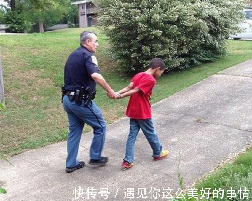 父母|10岁男孩不写作业,父母果断报警,接下来戏剧性的一幕引网友热议