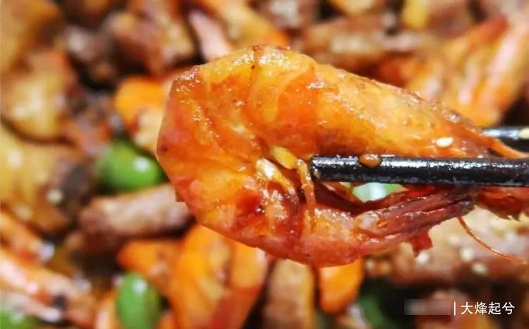 饭店的干锅排骨为啥那么好吃，大厨教你技巧，简单又实用