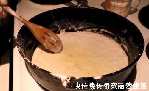 膨化粉|军用压缩饼干真能抗饿2天?放开水煮30分钟后,结果怎样?