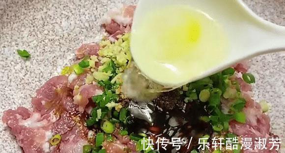 馅料|我家早餐就爱吃这个，无需揉面，用它包上馅一煎，皮酥馅香，好吃