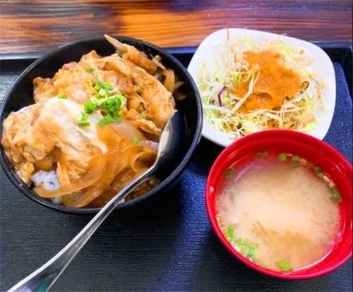 定食|吃遍大连-主食配菜小菜汤,一个盘内托出来,暖心的定食,丰富了你的肠胃~