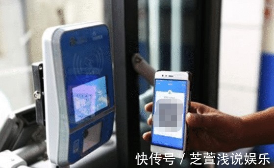 人民币上的这个“错别字”,小孩子一眼就看出,为何一直没纠正?