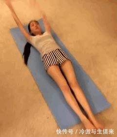 vogue|170斤也能走T台大码超模艾什莉，胯宽腿粗，魅力却不输Gigi！