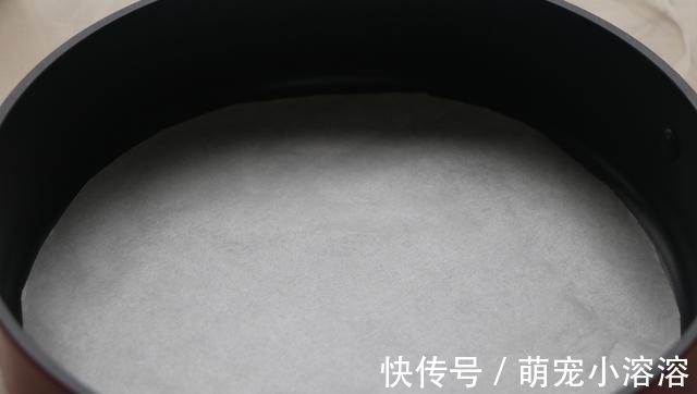 蛋卷不要买了,不要蛋卷机,只要平底锅就能做,又香又脆超美味