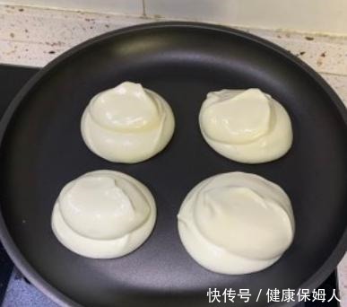 教你做舒芙蕾松饼,只要一口平底锅轻松搞定,好吃到让人念念不忘!