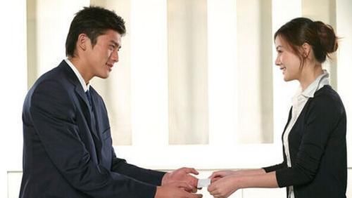 审美观|整成网红的韩安冉,与女儿对比,网友:女儿好看多了