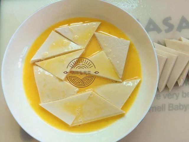 金黄嫩滑的焖煎豆腐,味蕾蠢蠢欲动了