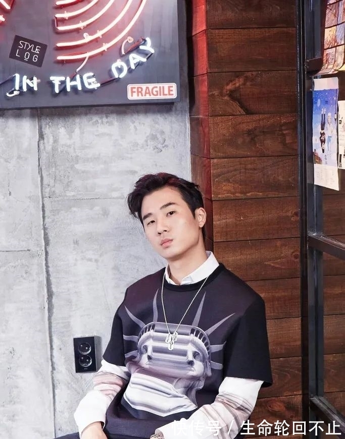 昔日的冠军为了利益再度参赛?成名多年的rapper卖弄情怀令人唏嘘