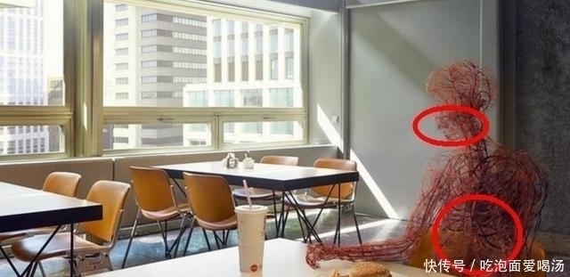 猎奇君&他在作品中将人的皮肤变成透明,看完后感觉不能直视身体了!