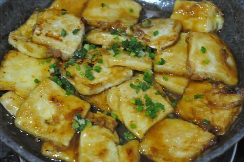 煎豆腐,直接下锅大错特错!多加一步,豆腐不碎不粘,焦香鲜嫩!