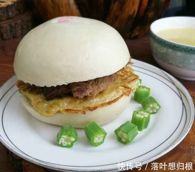 中式汉堡,来一碗玉米糊,早餐OK