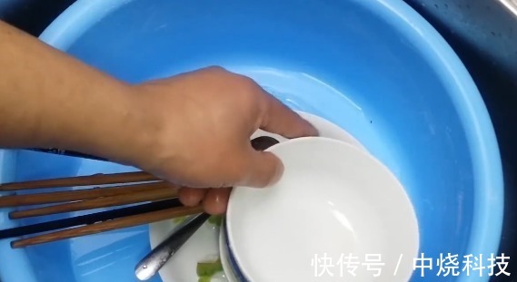 致癌物|洗碗筷的3个坏习惯,或是癌症的“帮凶”,你占了几个