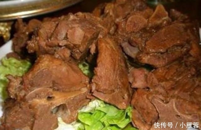 齐才|婆婆请客抠门，6人吃饭只点5道菜，端上来后众人蒙住