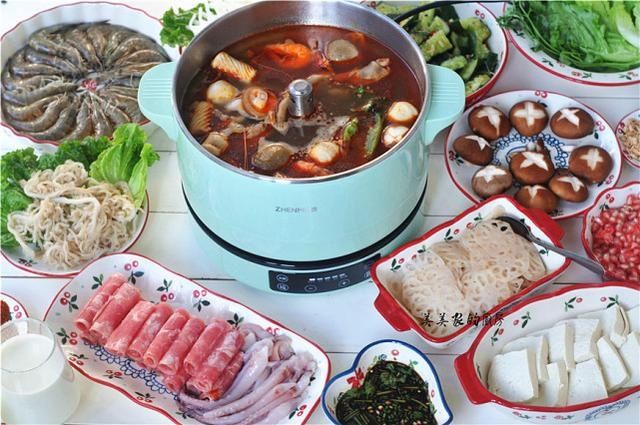 中秋|周末，招待朋友吃火锅，夹菜那一刻，大家惊呆了：这火锅，绝了