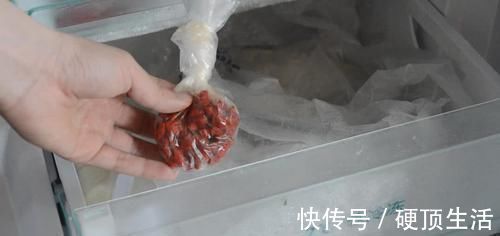 发霉|枸杞放久了发霉发粘？学会这诀窍，保存多久都不会受潮变质，真棒