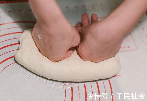 包子|蒸包子最忌直接上锅蒸,谨记3个窍门,包子又香又软不塌陷